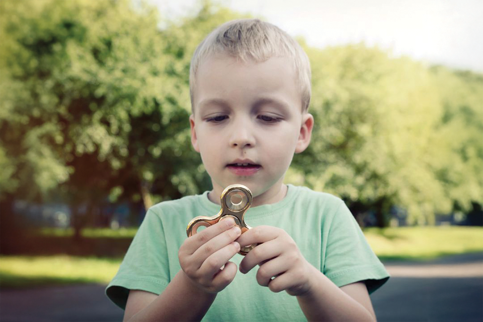 Aktīvs un mīļš – kā izprast un atbalstīt bērnu ar UDHS?